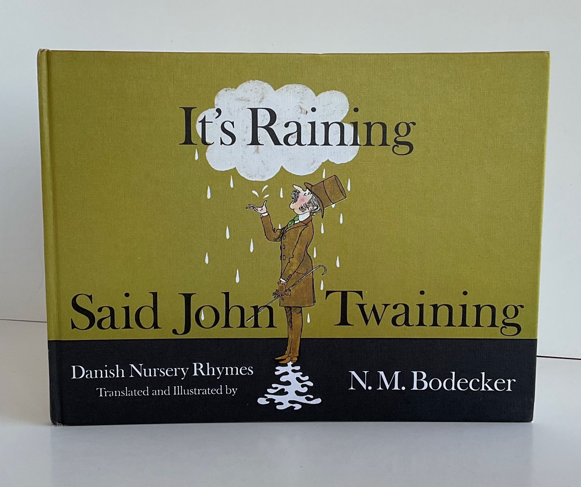 It's Raining Said John Twaining 洋書 絵本 It's Raining, Said John Twaining signed | N. M Bodecker | 1st ed